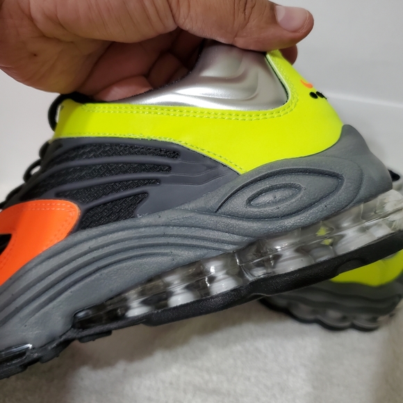 Nike Air Tuned Max Volt Total Orange 2022 - Picture 8 of 12